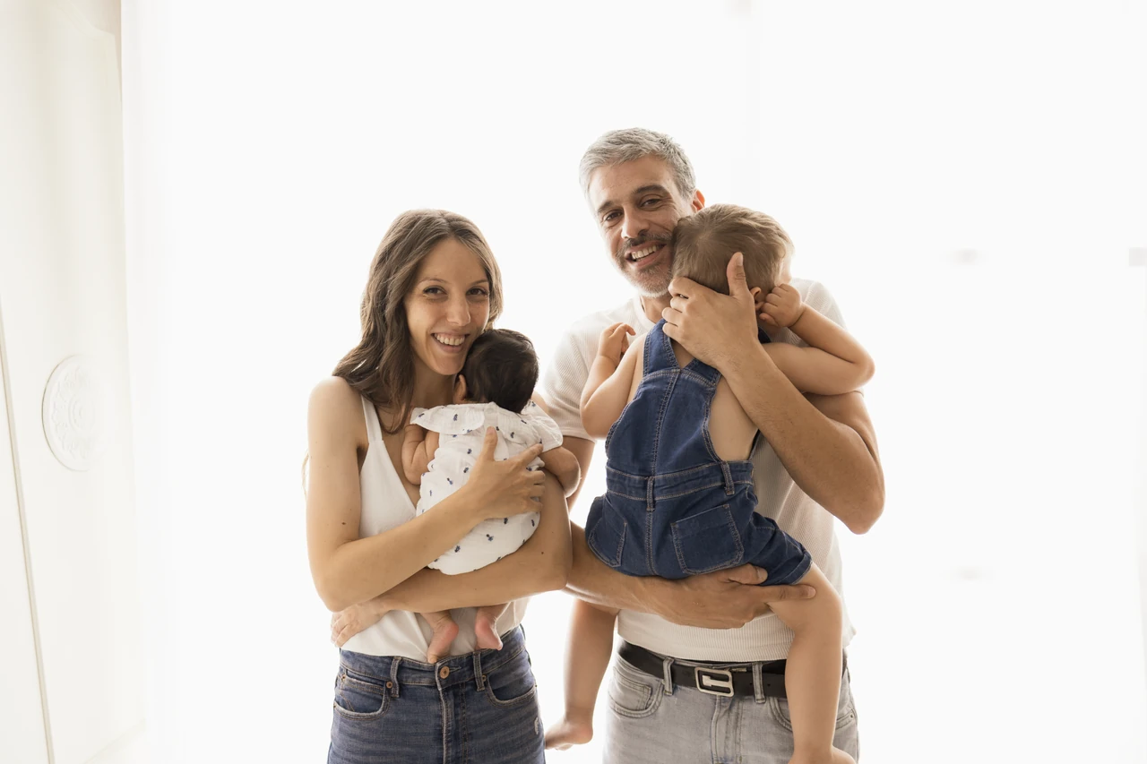 Iván y Lorena con sus dos hijos